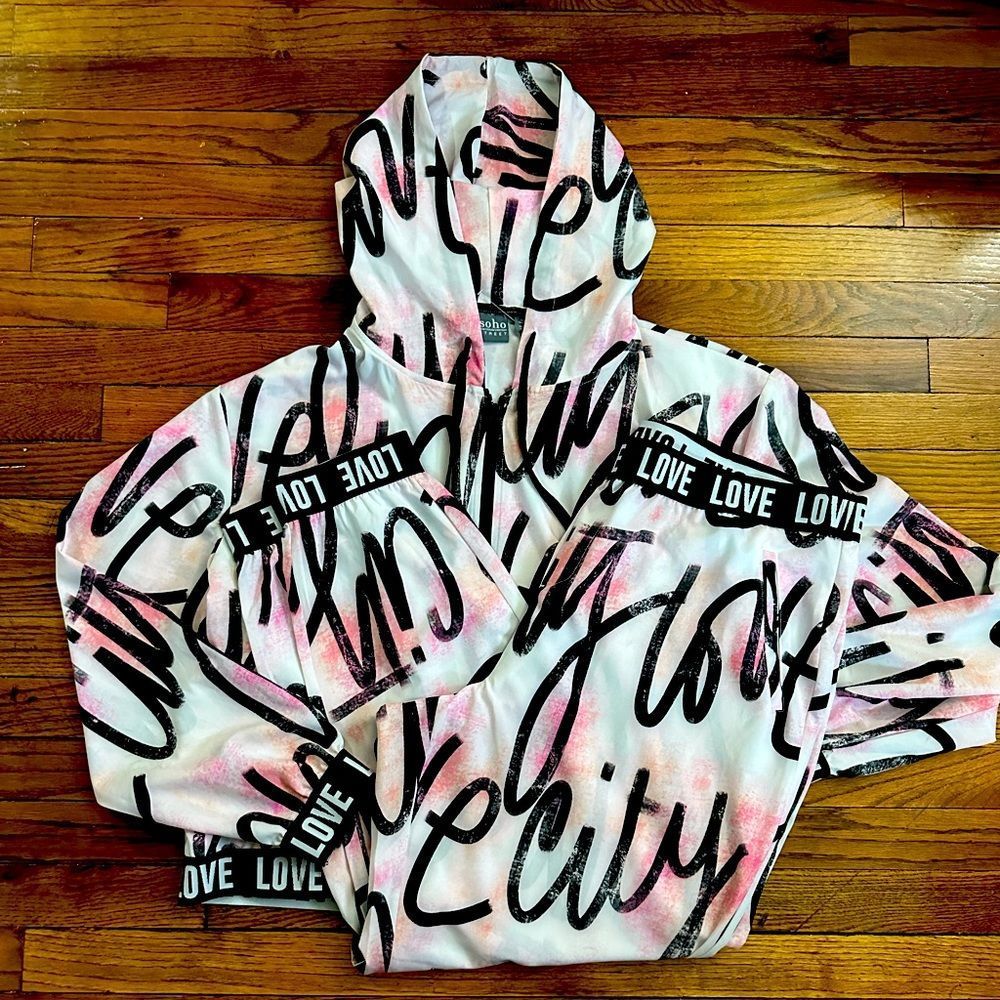 Women’s NY&Co Soho Street 2 piece Graffiti sweatsuit XL
